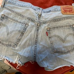 Levi cut off shorts size W28